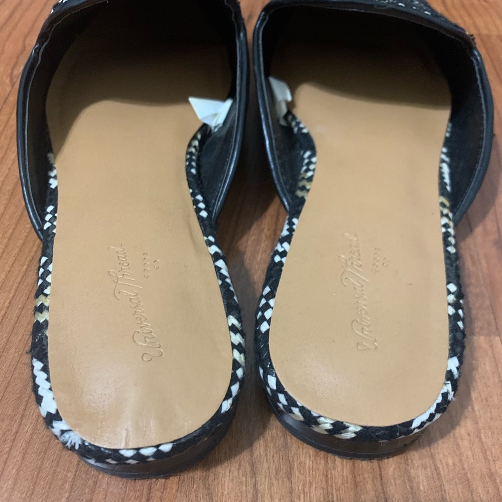 Universal Thread Slide On Flats Size 6 1/2 - image 6